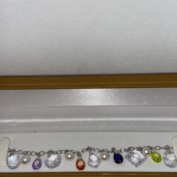 Ladies Bracelet with Dangle Crystals and Faux Pearls 7.5 inch with Box - Picture 2 of 9